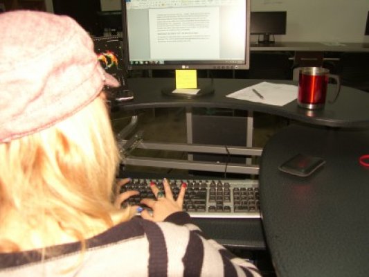 Vânzările de PC-uri, tablete şi smartphone-uri vor creşte în 2014